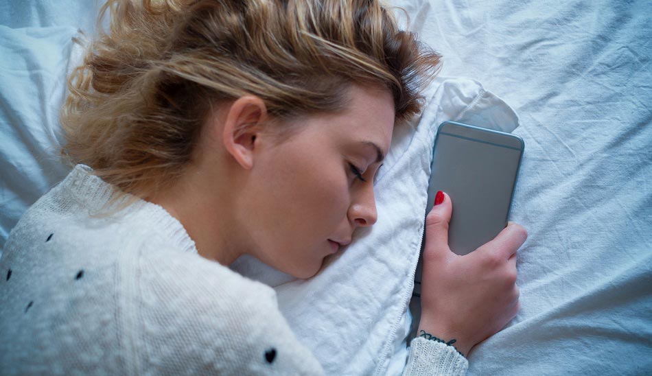 تشعشعات موبایل باعث کم خوابی می شوند